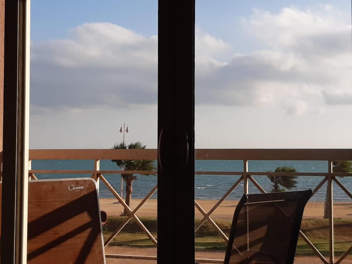 Seaview Chalets In Porto South Beach - Families Only Ajn-Szuhna Kültér fotó